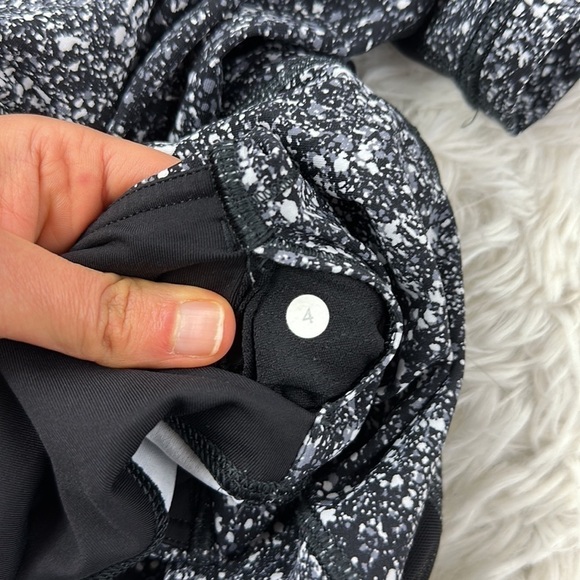 Lululemon Outrun 17" Crop Splatter White Black / Black - Picture 5 of 6